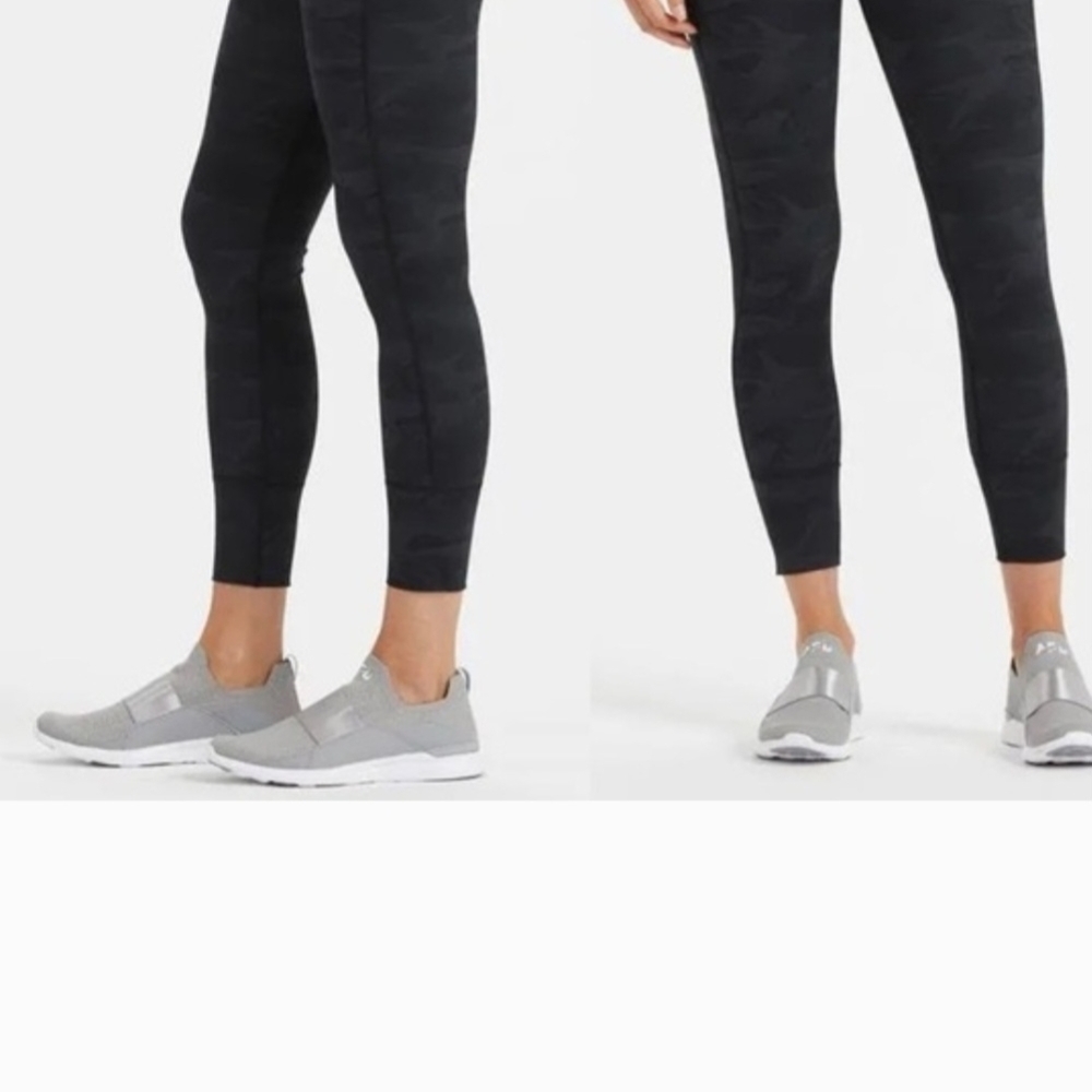 Vuori Midnight Black Activewear